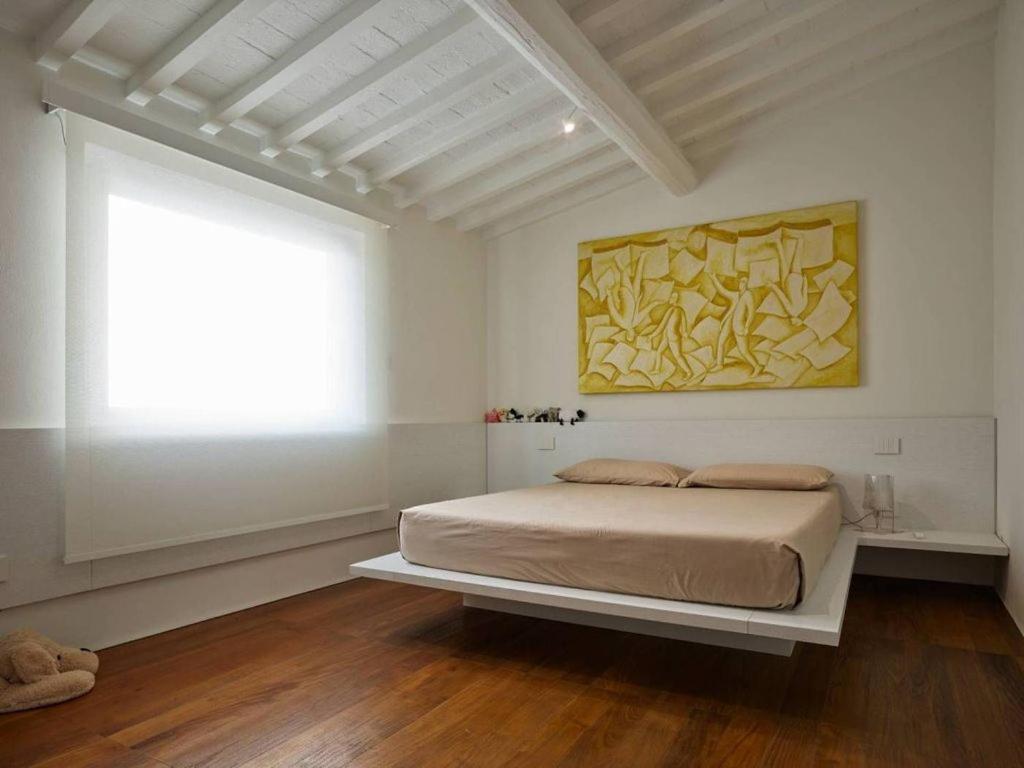 Apartment 750 Eur - Unique Design 4 Bed Apartment Florenz